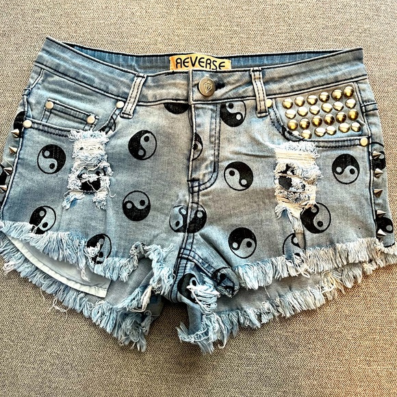 Yin Yang Red Pattern Print Women's Shorts